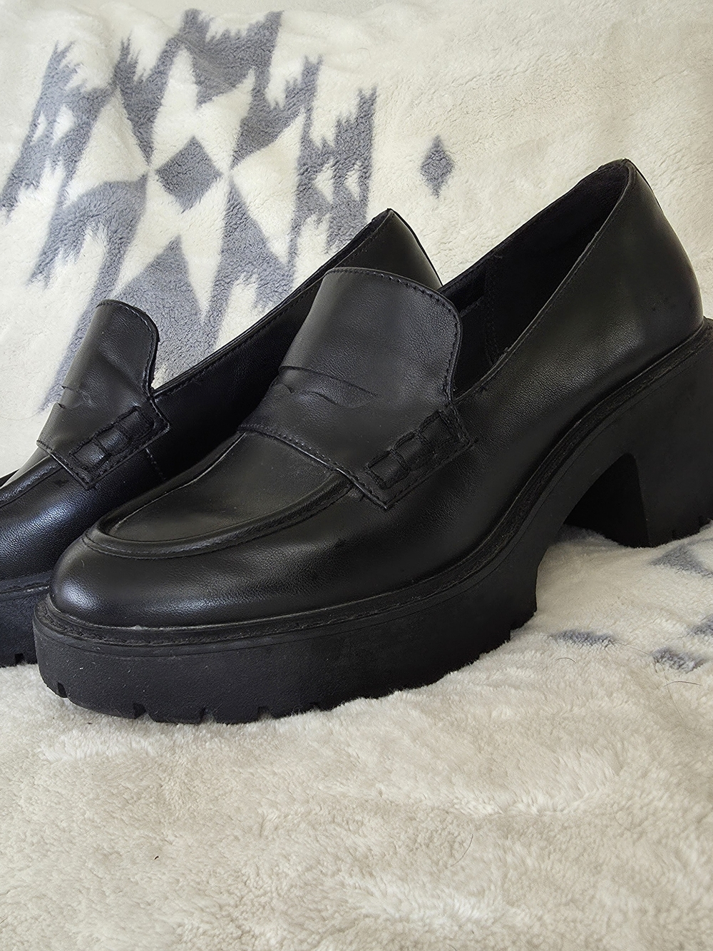 Universal Thread Black Platform Loafers with Chunky Heel